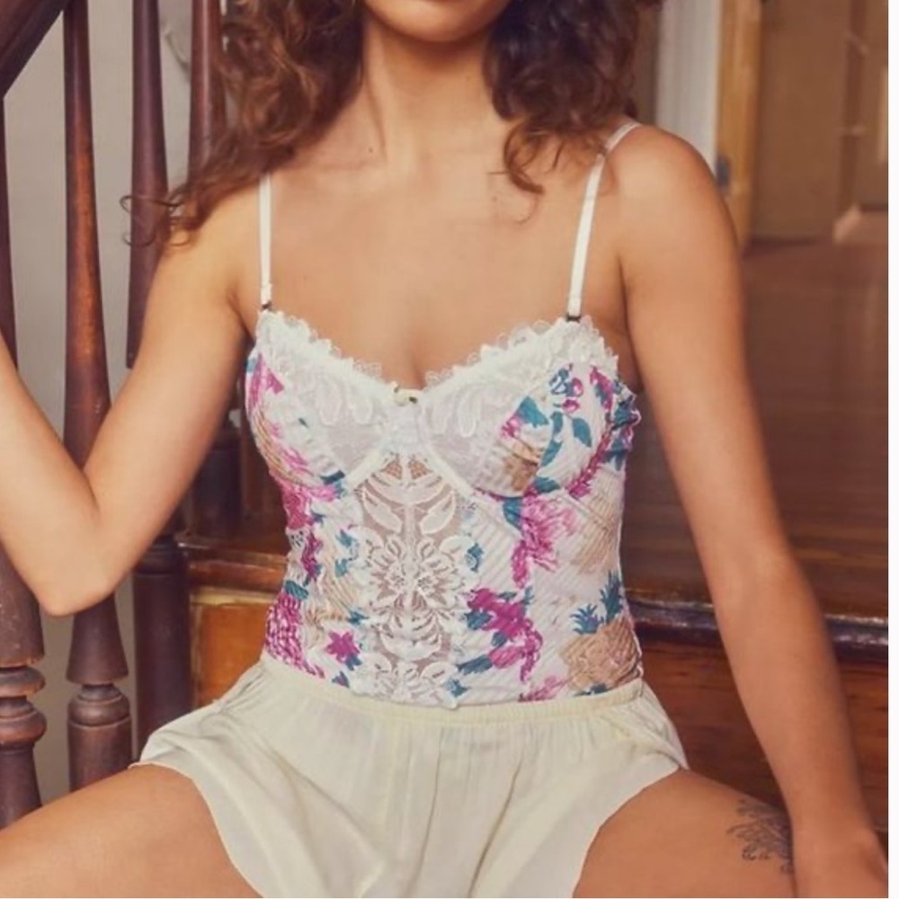 NWOT Free People Good Luck Charm Floral Printed Bodysuit Size Small - Picture 8 of 8